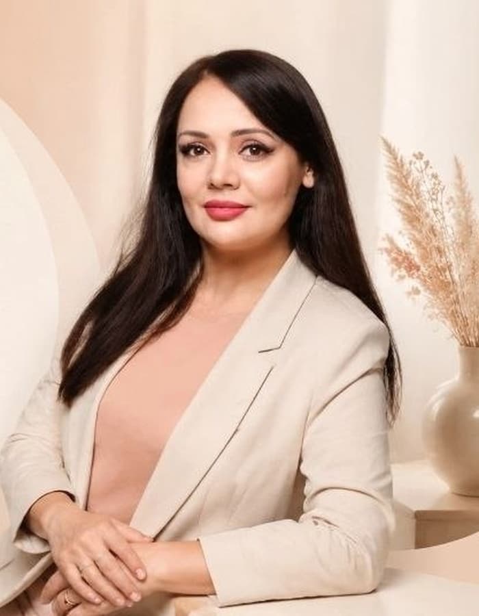 Елена Ивановна Трифонова в кабинете